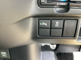 パーキングセンサーシステムは走行中に障害物が迫ると音と表示でお知らせ、低速走行時時の安心感を高めます