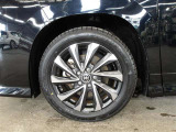 純正17インチアルミホイール装備です☆タイヤ4本交換済です♪