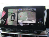 アラウンドビューモニター バックモニターはもちろん、上から見下ろしたようなモニターで駐車の手助けをします。