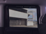 【ロールサンシェイド】まぶしい光を軽減し、心地よい車内に♪ロール式なので開け閉めも容易にできます!