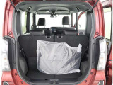 トランク内も広く、荷物もタップリ積んで頂けます☆