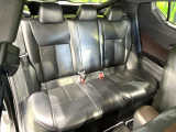 後部座席も気になるようなキズ・汚れやへたり等、大きなダメージはなく、良好な状態です。