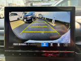 バックカメラも付いています! 運転が不慣れな方でも安心して駐車が可能です!
