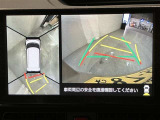 パノラミックビューモニター付きです。車両を上から見たような映像をディスプレイオーディオ画面に表示。運転席からの目視だけでは見にくい、車両周辺の状況をリアルタイムでしっかり確認できます。