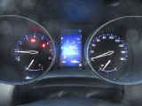 とっても見やすいメーターです。夜間時はラグジュアリーな気分にさせてくれる証明が魅力ですので、夜のドライブも楽しみになりますよ♪