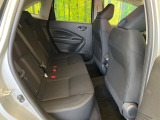 後部座席も気になるようなキズ・汚れやへたり等、大きなダメージはなく、良好な状態です。