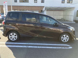 両側パワースライドドア付きだから、狭い駐車スペースなどでの 乗り降りラクラク!小さなお子さまのいるご家庭には嬉しい装備。