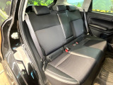 後部座席も気になるようなキズ・汚れやへたり等、大きなダメージはなく、良好な状態です。