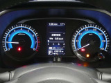 各操作スイッチは使いやすい位置に配置され、とっても見やすいメーターです。夜間時はラグジュアリーな気分にさせてくれる照明が魅力ですので、夜のドライブも楽しみになりますよ♪