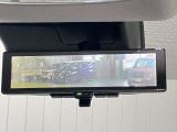 【スマートルームミラー】ルームミラー上に車体後方カメラの映像を映し出すことで車内定員、荷物状況に影響をうけません★たくさん乗せても、たくさん載せても、後方視界すっきりのインテリジェントルームミラー★