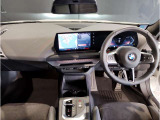 ☆センターパネルを運転席側に僅かに傾けたBMW独特のインパネ☆【駆け抜ける歓び】はここからもスタートしております☆