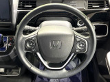 【純正革巻きステアリング】上質な革を使用することで、手にしっかり馴染みとても運転しやすいハンドルです♪