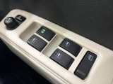 【電動格納ミラー】サイドミラーは電動格納式となっており、狭い駐車場でもキズがつくリスクを抑えられます。