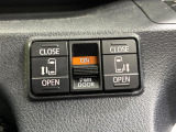 【両側パワースライドドア】スマートキーや運転席のスイッチで後席両側スライドドアの開閉が可能♪電動だから力を入れてドアを開ける必要が無く、小さなお子様でも簡単に開け閉めでき快適です♪