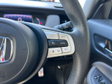 予め設定した速度で定速走行。先行車に近づいたら、システムが先行車との距離や速度差を測定し、自動的に加減速。適切な車間距離を維持しながら追従走行します。