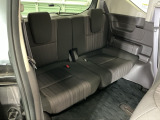 1列目から3列目まで広々大空間です。3列目シートは荷物が多い時や不要な時はアレンジして荷室として使用することが可能で便利に使えます