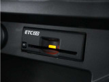 ◆ETC2.0装着◆進化したドライブ体験。料金収受システムだけだったETCが生まれ変わって、高速道路を賢く使うETC2.0に進化しました。多彩な情報サービスが便利で快適なドライブ体験を提供します。