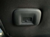 スマートフォンやポータブルゲーム機などの充電に便利な USB電源ソケットを運転席に標準装備。さらに、2列目と 3列目の各列にも各2個ずつの計4個を設定しています。