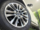 【純正18インチアルミホイール】外観にマッチした純正アルミホイールを装着しております。各種社外アルミホイールや、スタッドレスタイヤも取扱いしております。是非ご相談ください♪
