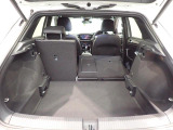 ラゲージルームだって広々です!シートを倒して更にお荷物積めちゃいます♪