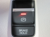 指先の操作でパーキングブレーキの「作動と解除」が行うことができる装備。ブレーキペダルから足を離しても停止し続けてくれるオートブレーキホールド機能。信号待ちなどの際には便利。ECO運転で低燃費走行♪