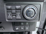 ダイハツのお店では、ダイハツ車を知り尽くしたプロフェッショナルが、専用の診断機器を使って各システムを点検しております。