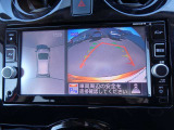 見下ろしているかのような映像で、駐車もスムーズにできる。アラウンドビューモニター