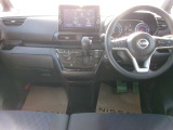 操作しやすい運転席廻り!操作パネルも使いやすい!!ドライブが楽しくなります!