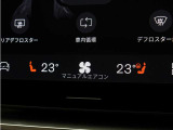 フロントシートには、シートヒーター&シートエアコンに加え、ステアリングホイール・ヒーターも装備。厳寒の地、北欧スウェーデン発祥のブランドならではのアイテムです。シートヒーターは後席にも装備しています。
