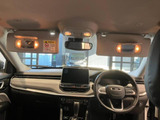 運転席助手席共にバニティミラー付き