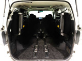 ミニバン最大級のスペース!ご家族、お友達とのキャンプやバーベキューほか、お仕事でも十分な容量が有ります!