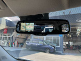 バックミラーにもアラウンドビューモニターが映ります