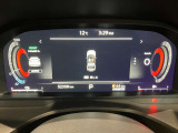 エクストレイル専用メーターです。大型ディスプレイのメータ表示を変更が可能です。充電状態や回生充電状態などプロパイロットの状態などもドライバーに見やすく設計しています。
