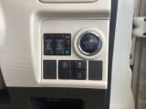 パワースライドドアの開閉はスマートキーのリモコンやドアノブは勿論、運転席側のスイッチ操作でも開閉ができ、安全・簡単です。