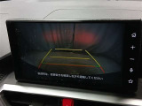 バックガイドモニターで、後方を確認しながら安心して駐車することができます。運転初心者も熟練者も必須の機能ですよ!