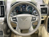 【純正革巻きステアリング】上質な革を使用することで、手にしっかり馴染みとても運転しやすいハンドルです♪