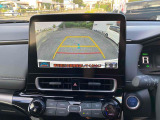 バックカメラも付いています。駐車の時に便利なのはもちろんの事、後方死角にいる子供たちに気が付くことができるので安心安全ですね