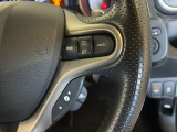 【クルーズコントロール】アクセルペダルを踏まずに一定の車速で走行できますので、高速道路など加減速の少ない道で便利です。