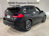 BMW xDriveの魅力は、走行状況と路面状況の変化をリアルタイムに把握し、4輪のトラクションを絶えず最大限に保つことで、どんなコンディションにおいても揺るぎない走りを実現させてくれます。