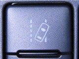 車線逸脱警報装置を装備しております。