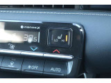 運転席と助手席にシートヒーターが付いています。