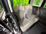 後部座席も気になるようなキズ・汚れやへたり等、大きなダメージはなく、良好な状態です。