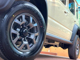【純正15インチアルミホイール】外観にマッチした純正アルミホイールを装着しております。各種社外アルミホイールや、スタッドレスタイヤも取扱いしております。是非ご相談ください♪
