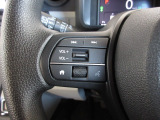 ハンドルにオーディオの操作スイッチが装備されています!視線を前方から外さずハンドルから手を離さずに操作できるのでとっても安全ですね♪