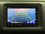 バックでの車庫入れも安心です! リアカメラが付いているバックモニター付のナビを装備しております。操作線もついており距離感も画面から確認できます。