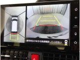 パノラミックビューモニター付きです。車両を上から見たような映像をディスプレイオーディオ画面に表示。運転席からの目視だけでは見にくい、車両周辺の状況をリアルタイムでしっかり確認できます。