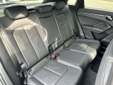 後部座席 適度な硬さで長距離のドライブでも疲れづらい様に配慮がされています。
