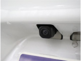 バックカメラが付いているので後方確認が非常にしやすいです。今や運転初心者も熟練者も必須装備!ついていて損はないですね♪