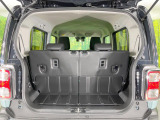 普段のお買い物や通勤、送迎等に十分な荷室スペースを確保しております。セカンドシートを倒すと、大きな荷物の積載も可能です♪