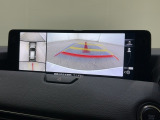 狭い場所での駐車やすれ違いなどでより的確な運転操作に役立つ360&deg;ビューモニターが装備されています。